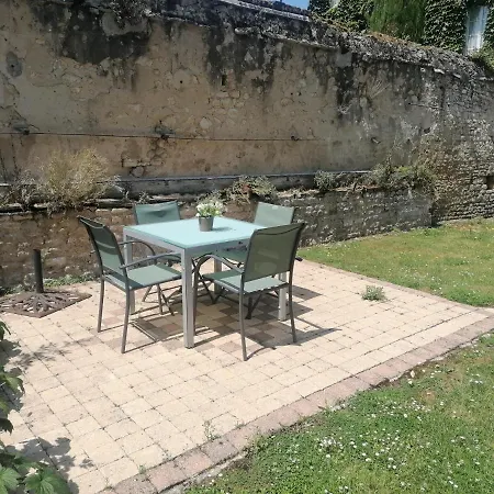 Anglais 1er Etage Centre Grande Terrasse Et Jardin Amenage Commun Proche Du Plages Du Debarquement- Parking Gratuit A Proximite